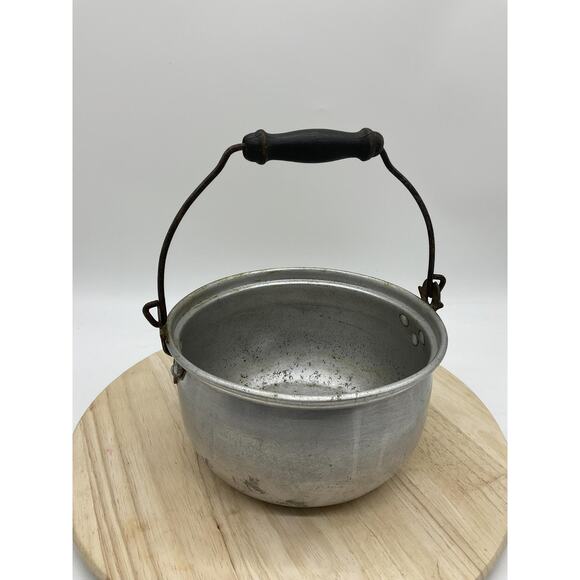 Vintage Aluminum Campfire Pot Kettle Bail Handle Rustic Primitive Cookware - Picture 1 of 9